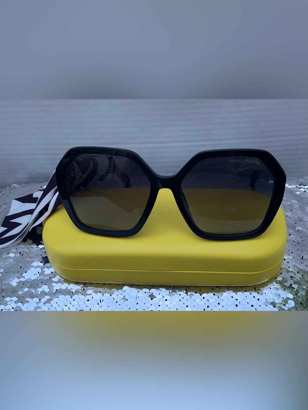 Marc Jacobs Hexagonal Black and Gold
Sunglasses new slic net in 689/S 🖤💛